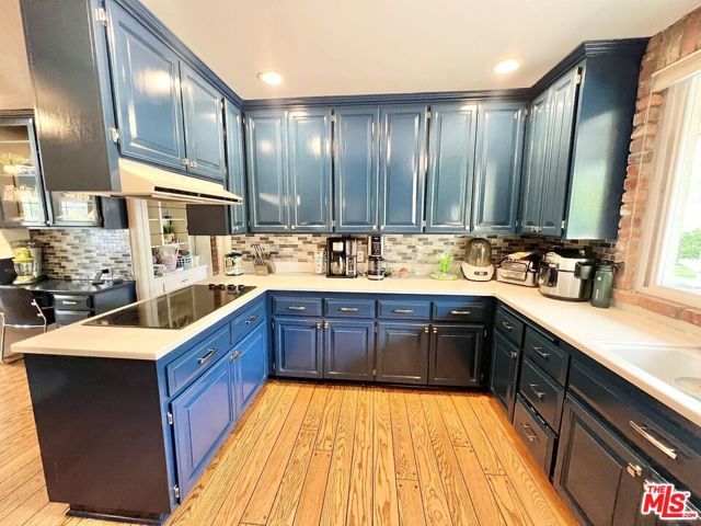 22839 Oxnard Street, Woodland Hills (los Angeles), CA 91367