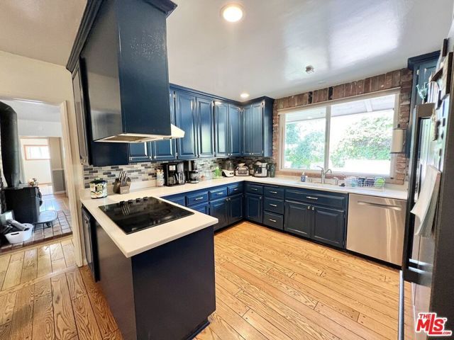 22839 Oxnard Street, Woodland Hills (los Angeles), CA 91367