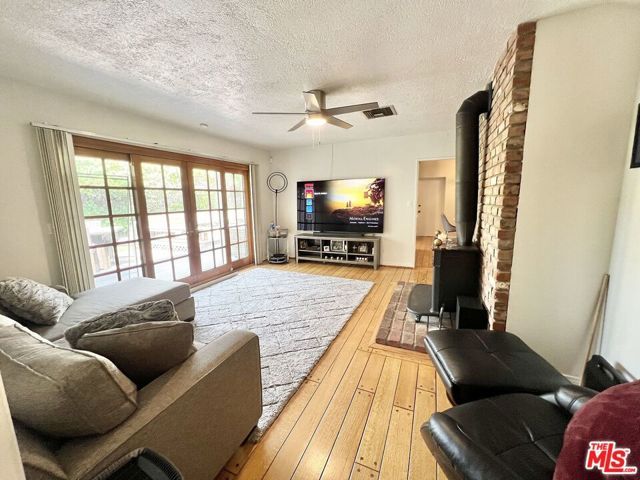 22839 Oxnard Street, Woodland Hills (los Angeles), CA 91367