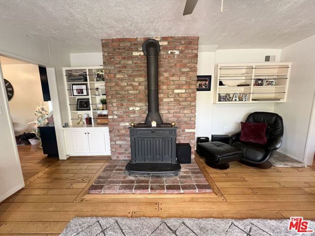 22839 Oxnard Street, Woodland Hills (los Angeles), CA 91367