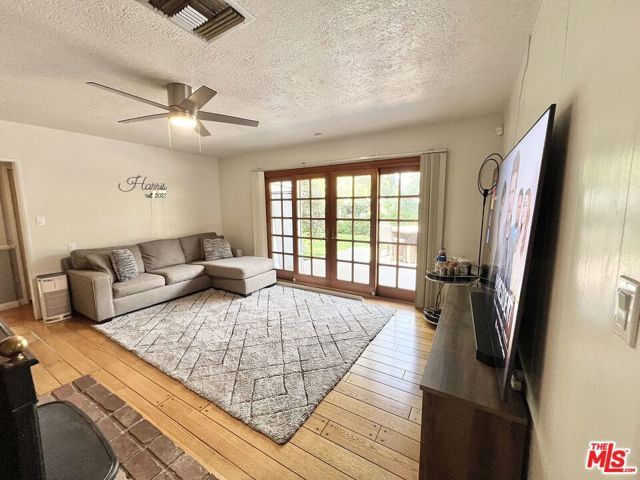 22839 Oxnard Street, Woodland Hills (los Angeles), CA 91367