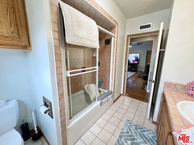 22839 Oxnard Street, Woodland Hills (los Angeles), CA 91367