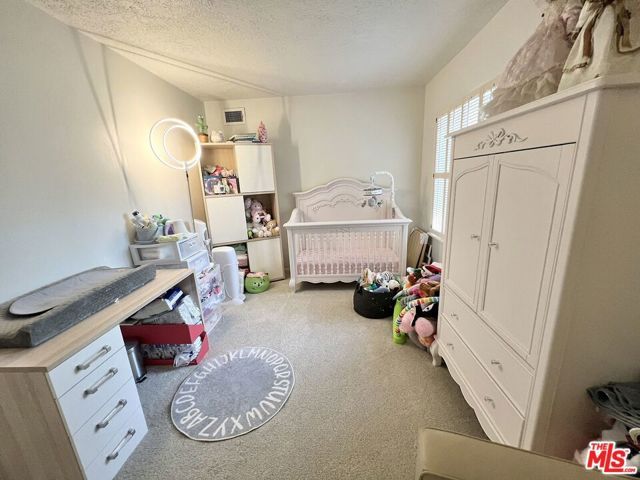 22839 Oxnard Street, Woodland Hills (los Angeles), CA 91367