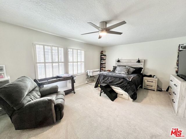 22839 Oxnard Street, Woodland Hills (los Angeles), CA 91367