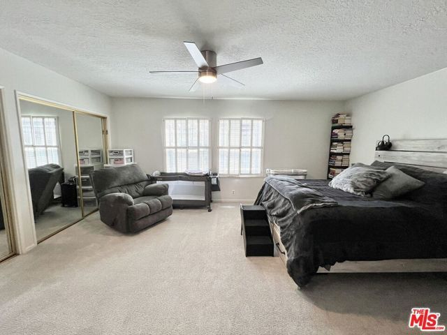 22839 Oxnard Street, Woodland Hills (los Angeles), CA 91367