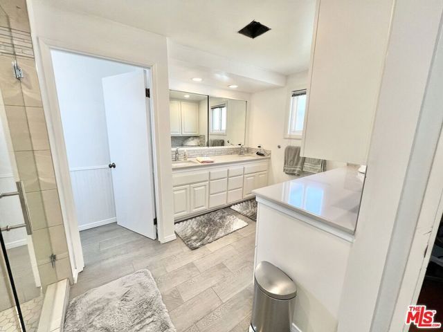 22839 Oxnard Street, Woodland Hills (los Angeles), CA 91367
