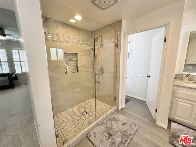 22839 Oxnard Street, Woodland Hills (los Angeles), CA 91367