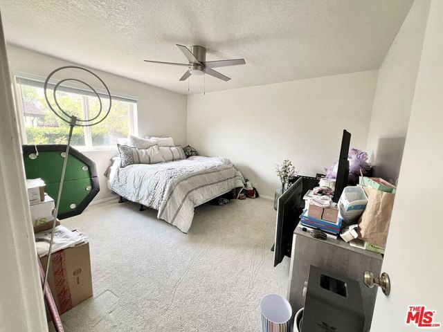 22839 Oxnard Street, Woodland Hills (los Angeles), CA 91367
