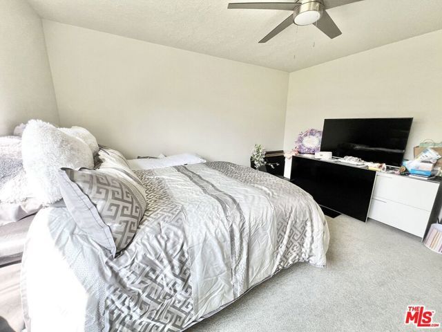 22839 Oxnard Street, Woodland Hills (los Angeles), CA 91367