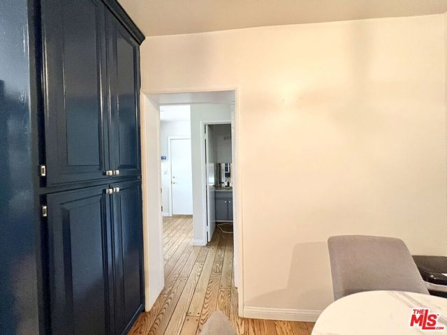 22839 Oxnard Street, Woodland Hills (los Angeles), CA 91367
