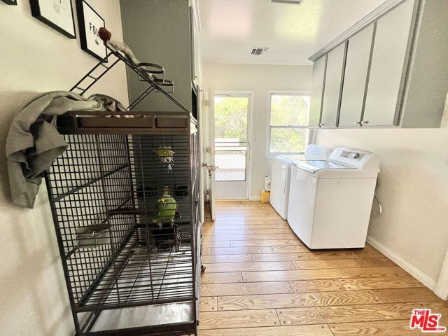 22839 Oxnard Street, Woodland Hills (los Angeles), CA 91367