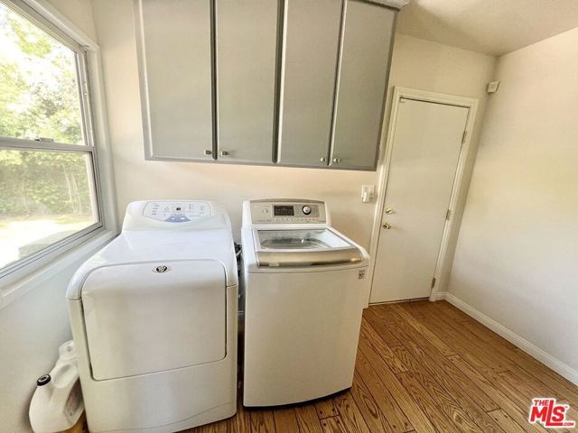 22839 Oxnard Street, Woodland Hills (los Angeles), CA 91367