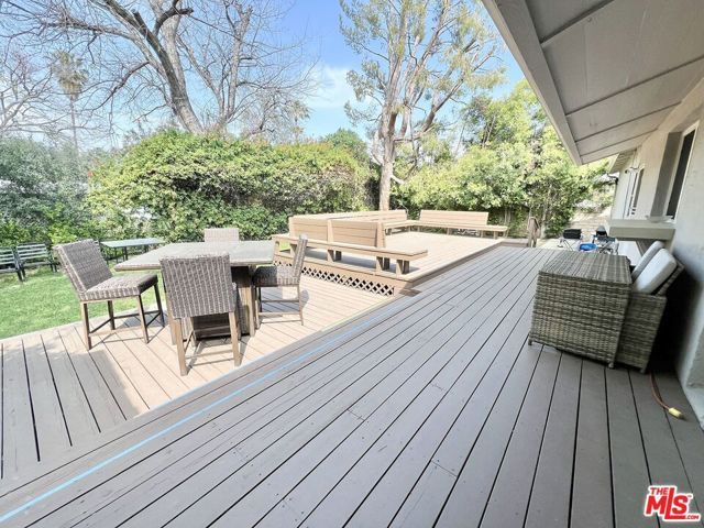 22839 Oxnard Street, Woodland Hills (los Angeles), CA 91367