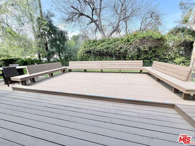 22839 Oxnard Street, Woodland Hills (los Angeles), CA 91367