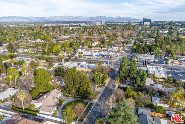 22839 Oxnard Street, Woodland Hills (los Angeles), CA 91367
