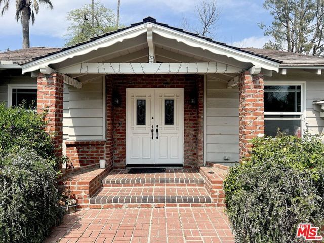 22839 Oxnard Street, Woodland Hills (los Angeles), CA 91367