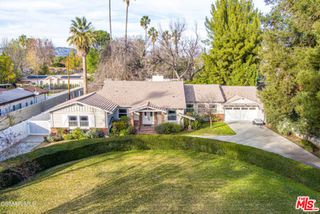 22839 Oxnard Street, Woodland Hills (los Angeles), CA 91367