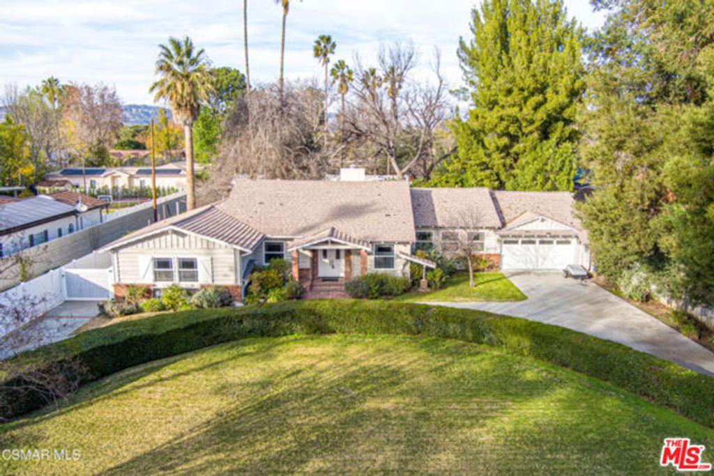 22839 Oxnard Street, Woodland Hills (los Angeles), CA 91367