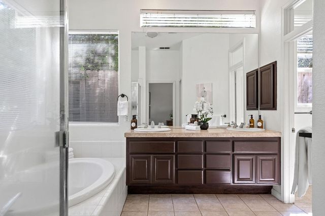 2945 Sierra Mills Ln, Sacramento, CA 95864