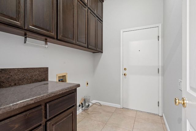 2945 Sierra Mills Ln, Sacramento, CA 95864