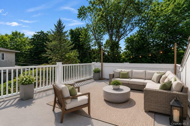 2184 Seneca Drive S, Merrick, NY 11566