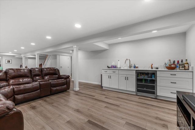 2184 Seneca Drive S, Merrick, NY 11566