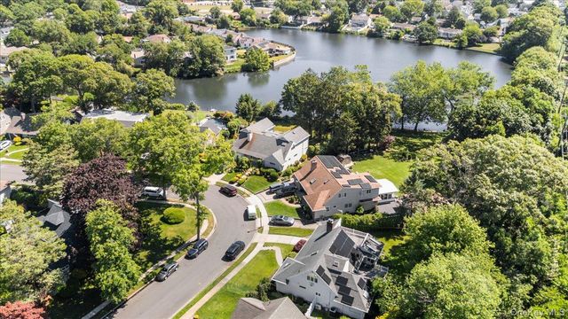 2184 Seneca Drive S, Merrick, NY 11566