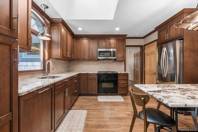 2184 Seneca Drive S, Merrick, NY 11566