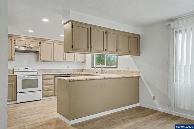 1135 Cedar Ln, Aumsville, OR 97325