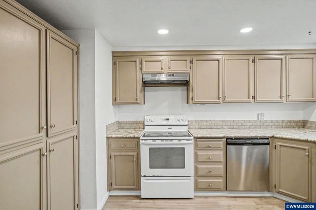 1135 Cedar Ln, Aumsville, OR 97325