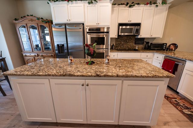 850 Miraggio Dr, Patterson, CA 95363