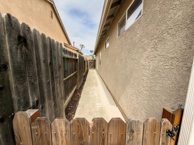 850 Miraggio Dr, Patterson, CA 95363