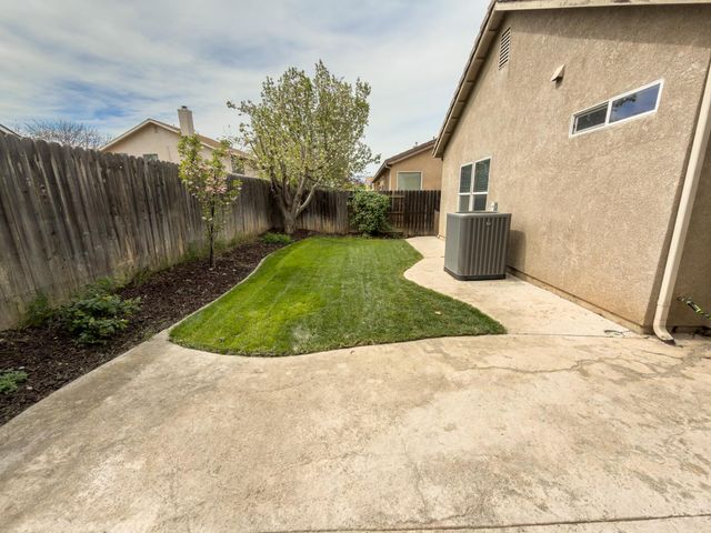 850 Miraggio Dr, Patterson, CA 95363