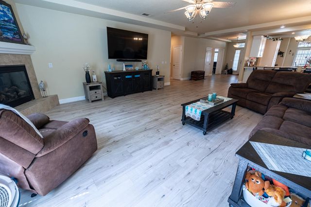 850 Miraggio Dr, Patterson, CA 95363