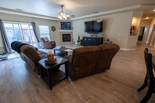 850 Miraggio Dr, Patterson, CA 95363