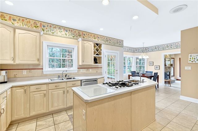 1613 Amicitia Ln, Franklin Park, PA 15143