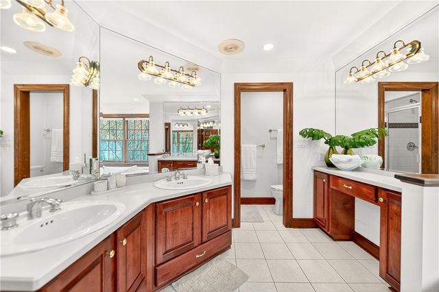 1613 Amicitia Ln, Franklin Park, PA 15143