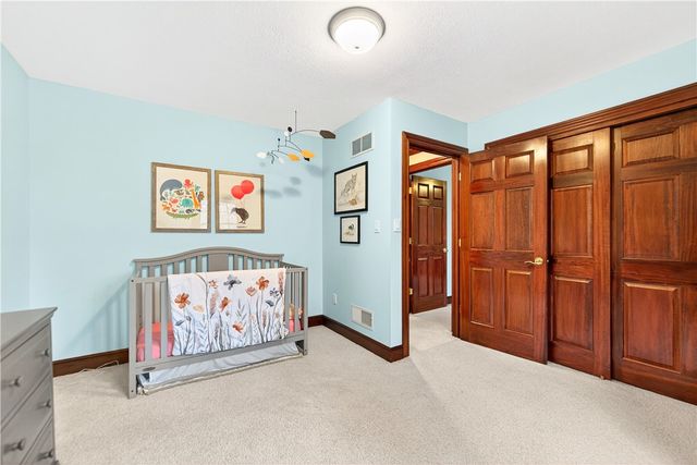 1613 Amicitia Ln, Franklin Park, PA 15143