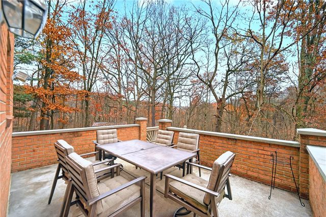 1613 Amicitia Ln, Franklin Park, PA 15143