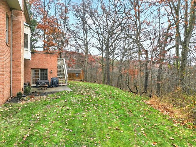 1613 Amicitia Ln, Franklin Park, PA 15143