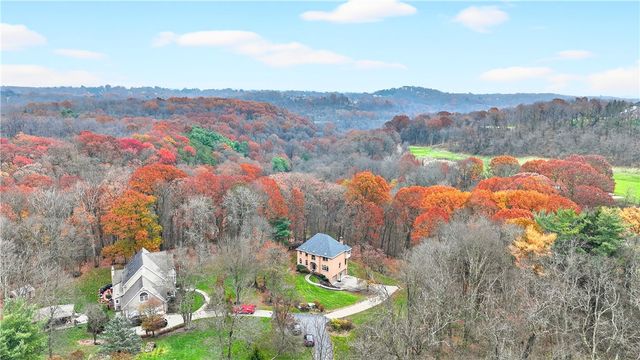 1613 Amicitia Ln, Franklin Park, PA 15143