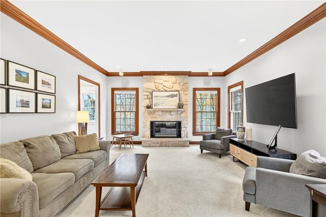 1613 Amicitia Ln, Franklin Park, PA 15143