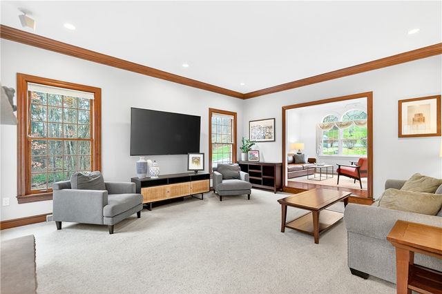 1613 Amicitia Ln, Franklin Park, PA 15143