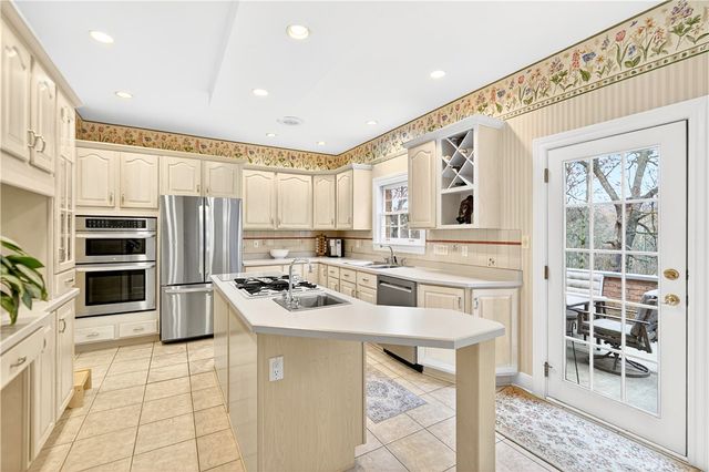 1613 Amicitia Ln, Franklin Park, PA 15143