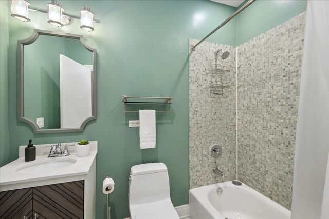 1543 W Sherwin Avenue GW, Chicago, IL 60626