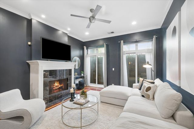 1543 W Sherwin Avenue GW, Chicago, IL 60626