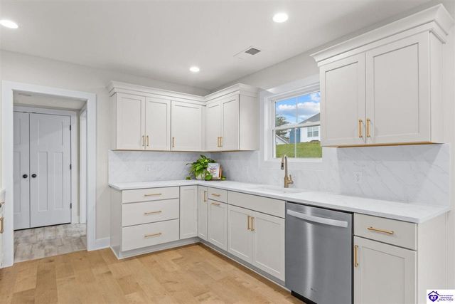 116 Brookhaven Drive, Vine Grove, KY 40175