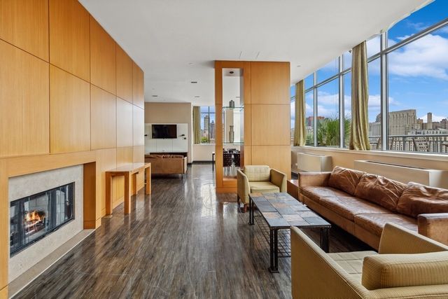 425 Main St Apt 3N, New York City, NY 10044
