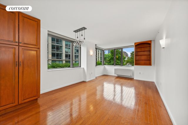 425 Main St Apt 3N, New York City, NY 10044