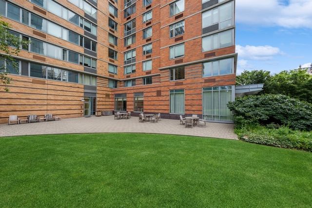 425 Main St Apt 3N, New York City, NY 10044